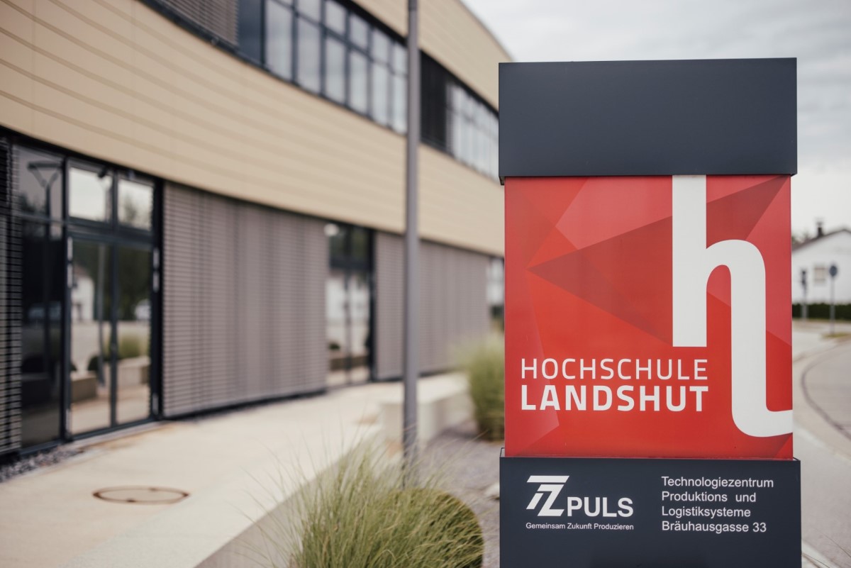 Große Chance für Region und Hochschule: Landshuter Campus wird um Dingolfing erweitert Es ist soweit: Die Stadt Dingolfing unterstützt die weitere Entwicklung des dortigen Standorts der Hochschule Landshut durch ein Hörsaalgebäude.