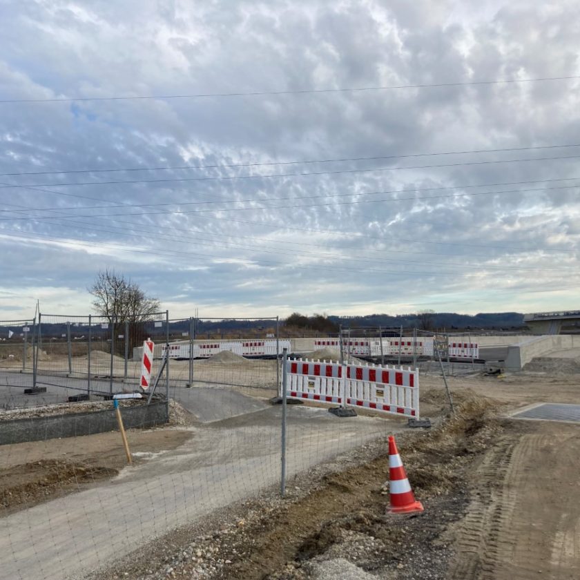 Ab Mitte März: Provisorischer Geh- und Radweg über B 15neu von Essenbach nach Ohu tageweise gesperrt (24.02.2023 PM 11)