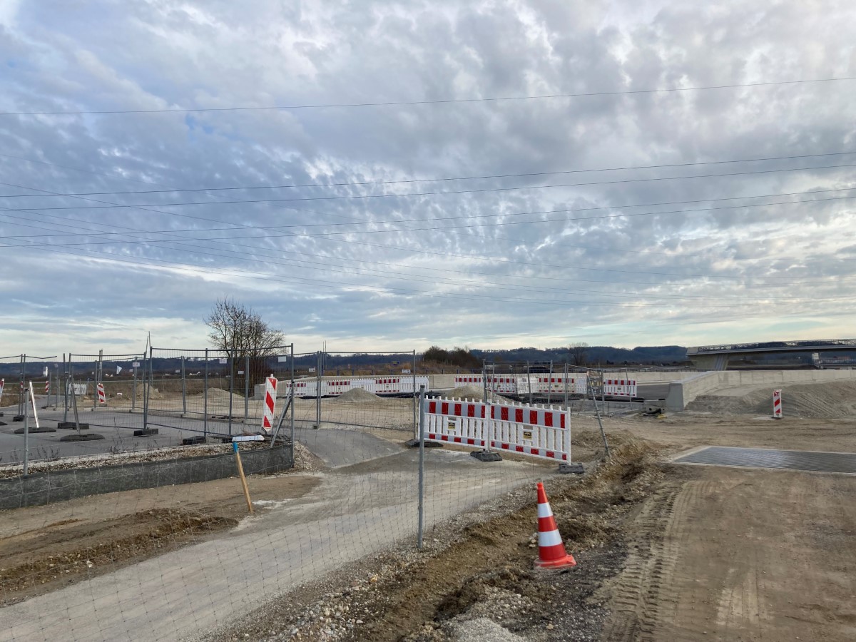 Ab Mitte März: Provisorischer Geh- und Radweg über B 15neu von Essenbach nach Ohu tageweise gesperrt (24.02.2023 PM 11)