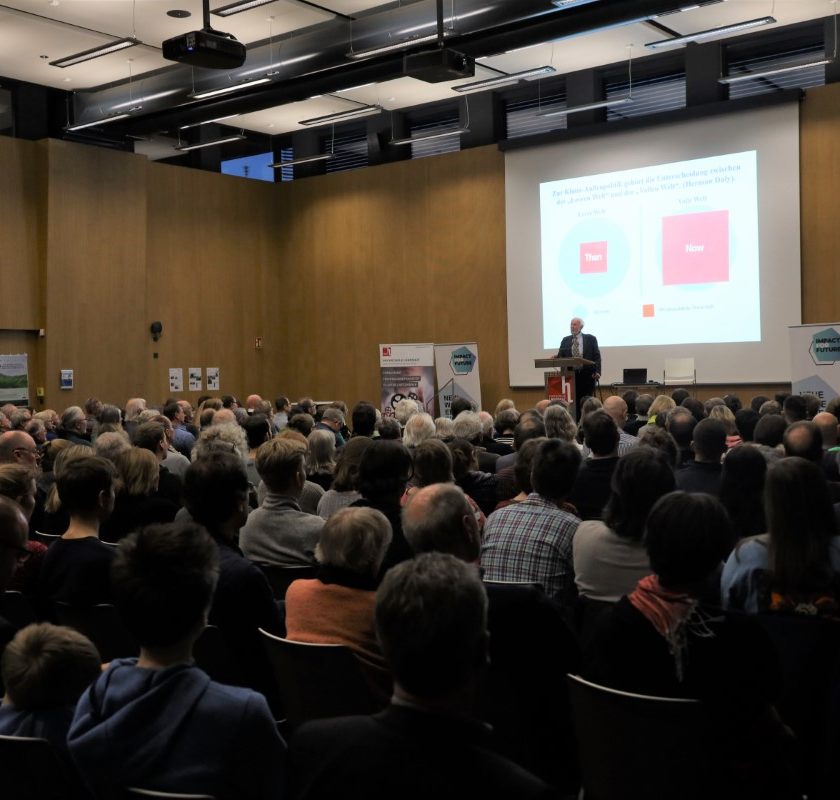 Volles Haus dank Weizsäcker - Träger des Bundesverdienstkreuzes hält Nachhaltigkeitsrede an Hochschule Landshut