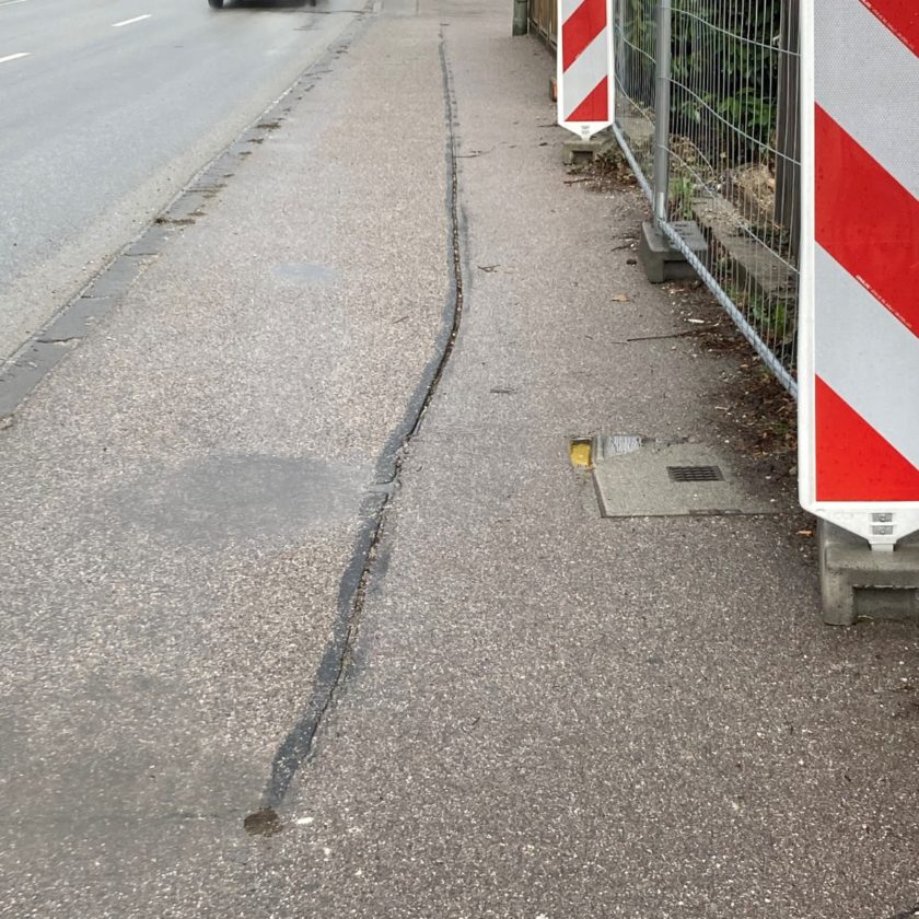 Konrad-Adenauer-Straße (B 299) in Landshut: Fahrspur aufgrund möglicher Schäden ab sofort gesperrt