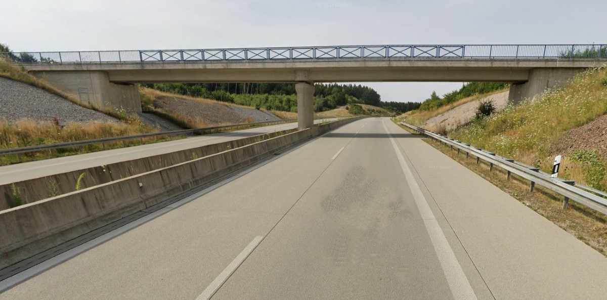B 15neu: Staatliches Bauamt nimmt Ausbesserungen an Brücke bei Oberhaselbach vor