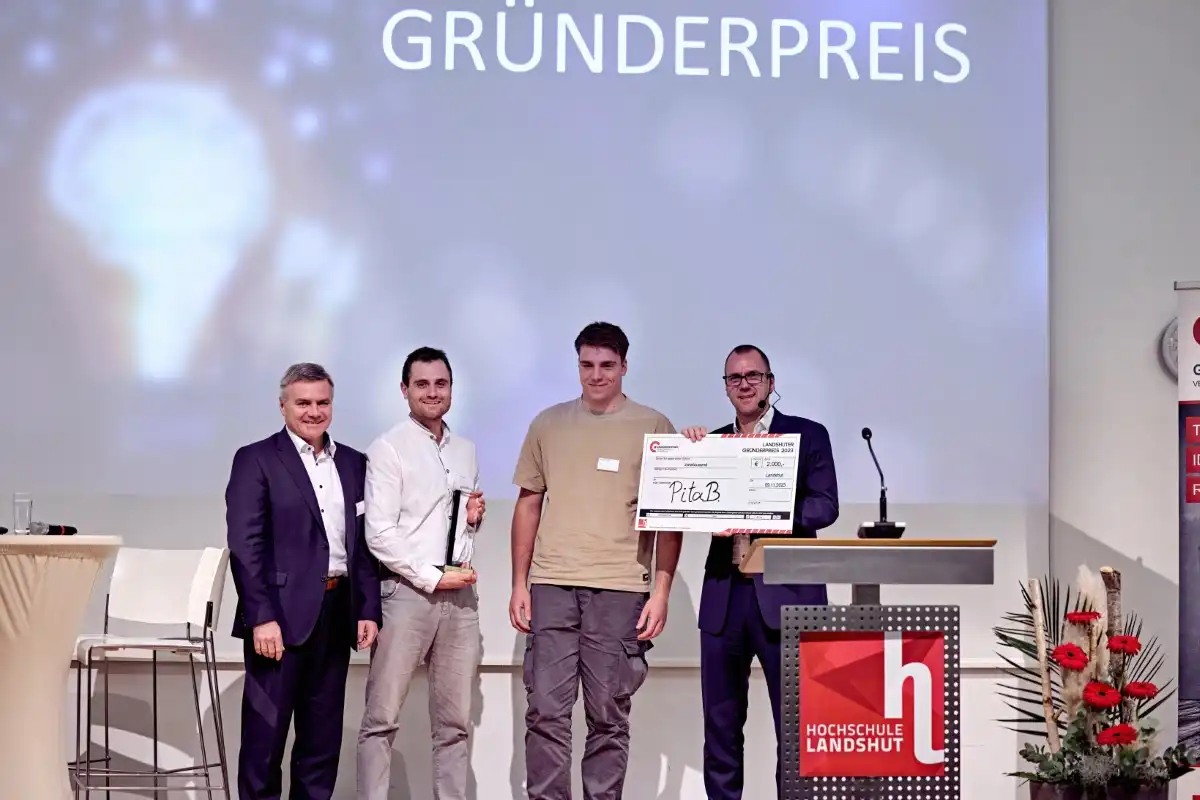 Hochschule Landshut prämiert digital-innovative Start-ups bei der Landshuter Gründernacht 2023