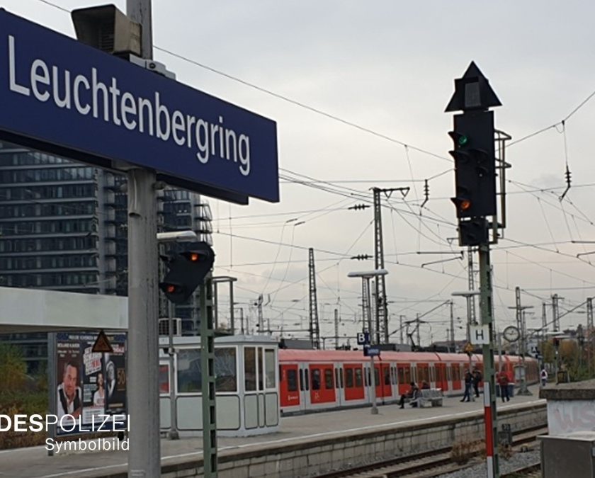 Bundespolizeidirektion München: Aggressiver Gleisläufer 29-Jähriger beleidigt Polizisten und leistet Widerstand