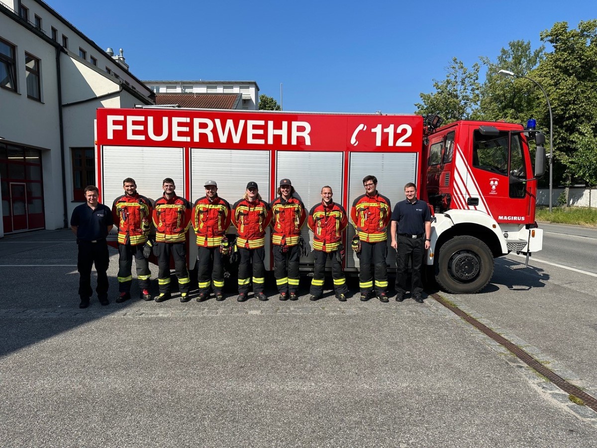 Acht neue Maschinisten für die Landshuter Feuerwehr 