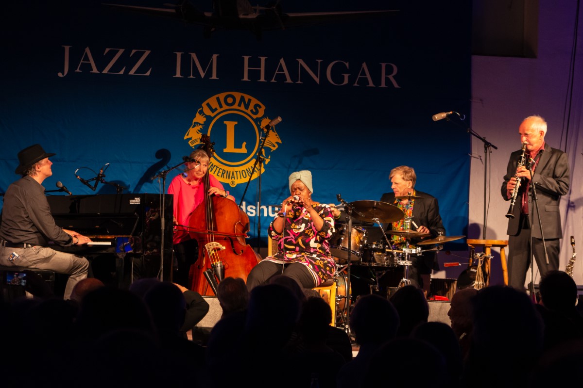 Jazz im Hangar: Kartenvorverkauf läuft Lions Club Landshut holt New Orleans Shakers Allstar Band nochmals auf Flugplatz Ellermühle