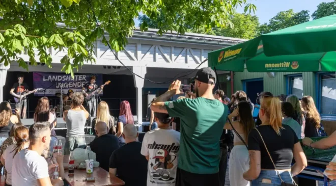Sprayen, Musikhören, Klettern, Boxen oder Kickern