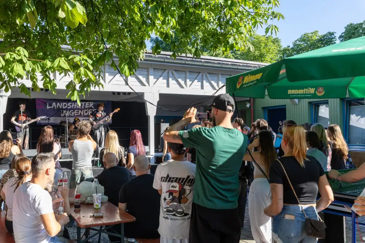 Sprayen, Musikhören, Klettern, Boxen oder Kickern