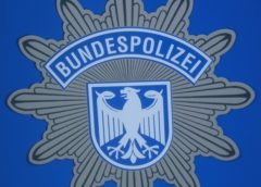 Auf Ladefläche nach Deutschland geschleust Migranten setzen Notruf ab - Bundespolizei ermittelt nach Menschenschmuggel