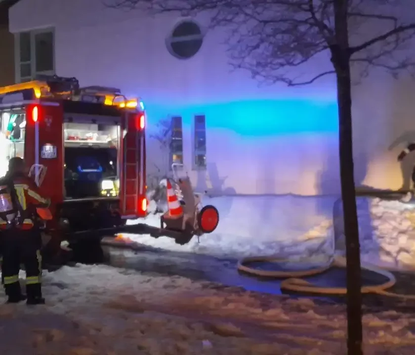 Zimmerbrand im Landshuter Bezirkskrankenhaus - Automatische Brandmeldeanlage führte zu frühzeitiger Warnung