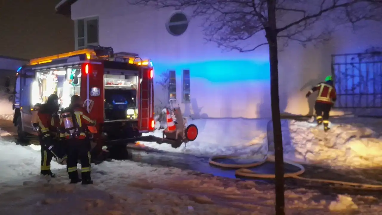 Zimmerbrand im Landshuter Bezirkskrankenhaus - Automatische Brandmeldeanlage führte zu frühzeitiger Warnung
