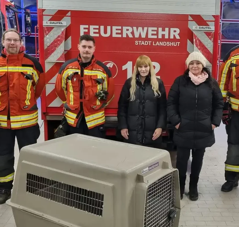 Ergoldinger Tierschutzverein besucht Feuerwehr Landshut