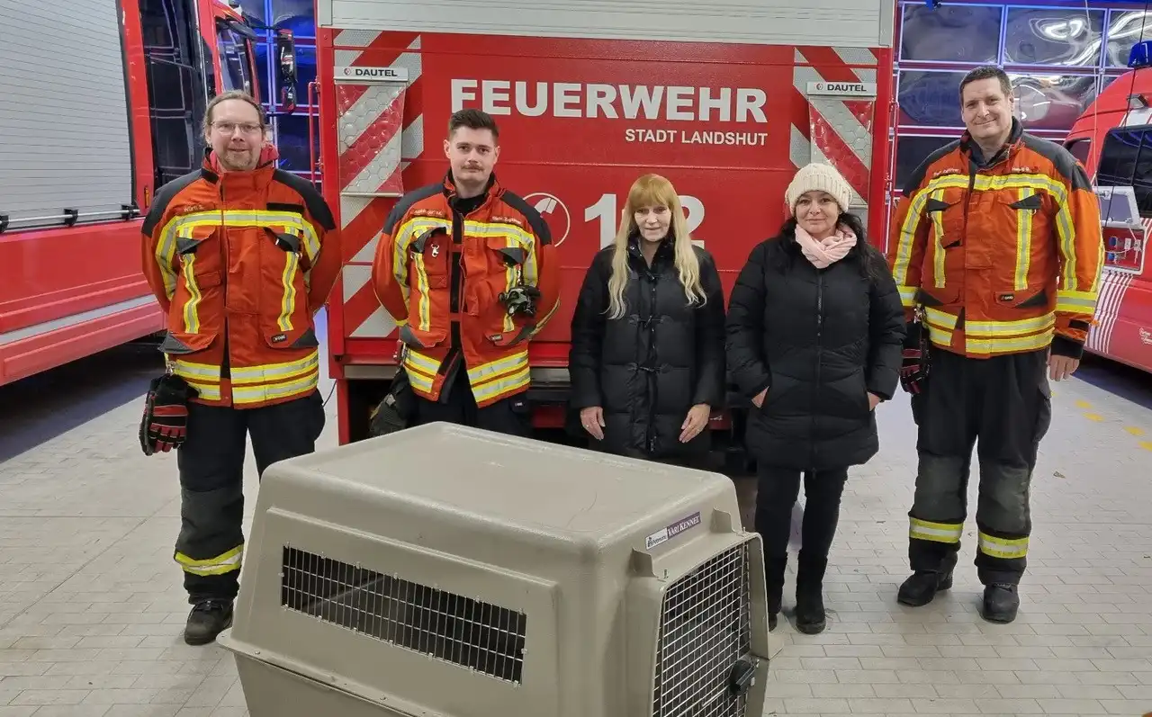 Ergoldinger Tierschutzverein besucht Feuerwehr Landshut