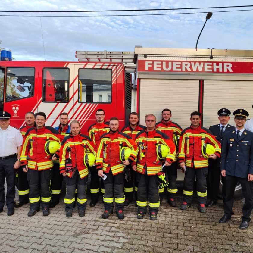 Vier Gruppen der Feuerwehr Landshut legen erfolgreich Leistungsprüfung THL ab