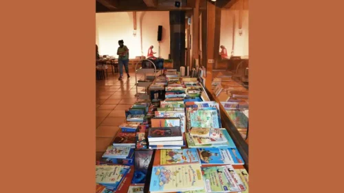 Schmökern, Stöbern und Gutes tun beim Bücherflohmarkt