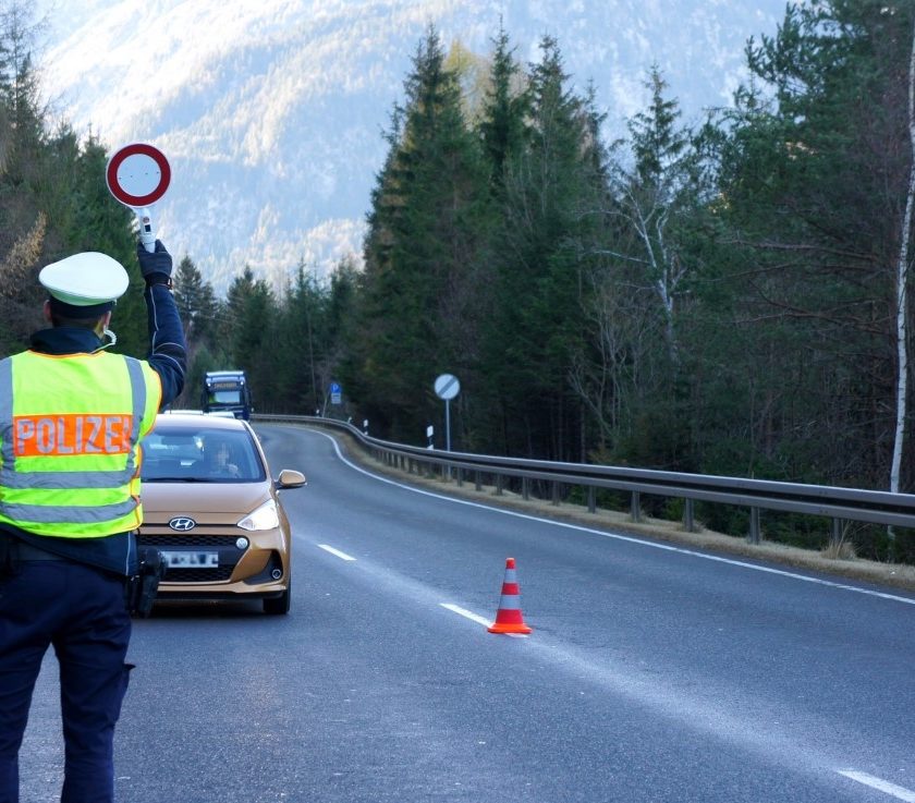 Unerlaubte Einreisen in Bayern Bundespolizei stellt knapp 13.500 illegale Grenzübertritte bis Juli 2023 fest