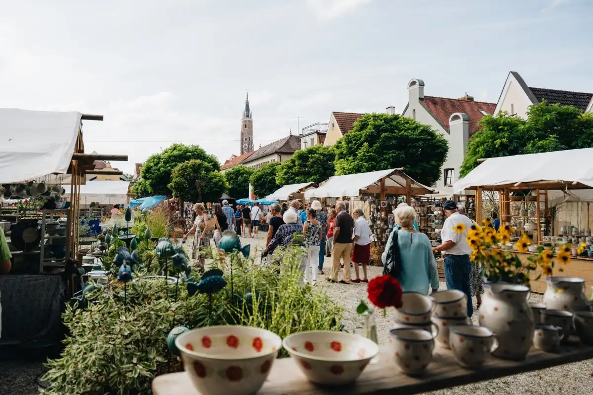 Tradition trifft Kunst beim 43. Landshuter Haferlmarkt