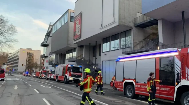 Brennender PKW in Tiefgarage löst Großeinsatz aus