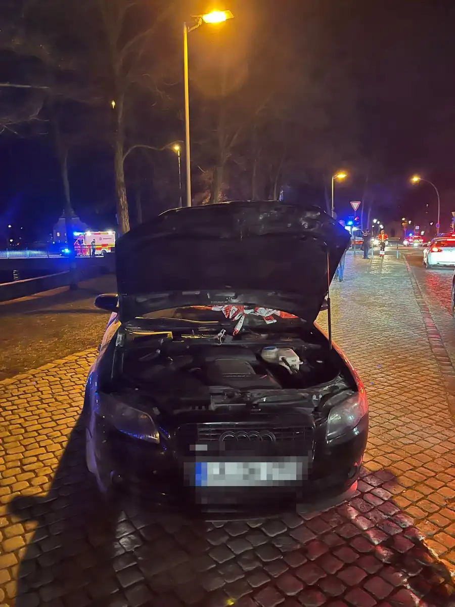 Brennender PKW in Tiefgarage löst Großeinsatz aus