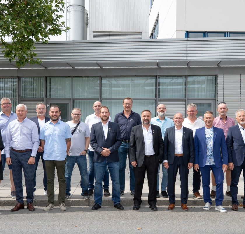 Ehrung für 25 Jahre bei BMW +++ 15 Mitarbeiterinnen und Mitarbeiter feiern Betriebsjubiläum im BMW Group Werk Landshut – Ehrung für 25 Jahre Betriebszugehörigkeit +++