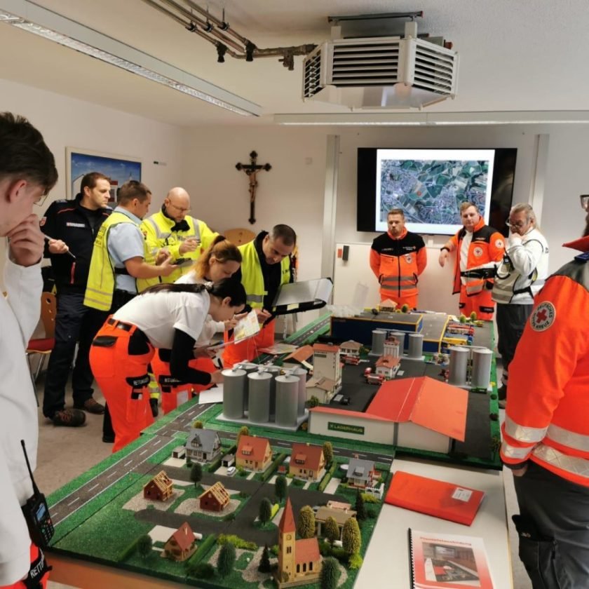 Gemeinsames Planspiel von Rettungsdienst und Feuerwehr