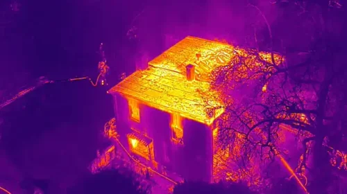 Wohnhausbrand am Dräxlmeierweg am Landshuter Hofberg fordert einen Verletzten und verursacht hohen Sachschaden