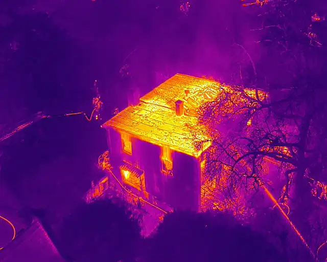 Wohnhausbrand am Dräxlmeierweg am Landshuter Hofberg fordert einen Verletzten und verursacht hohen Sachschaden