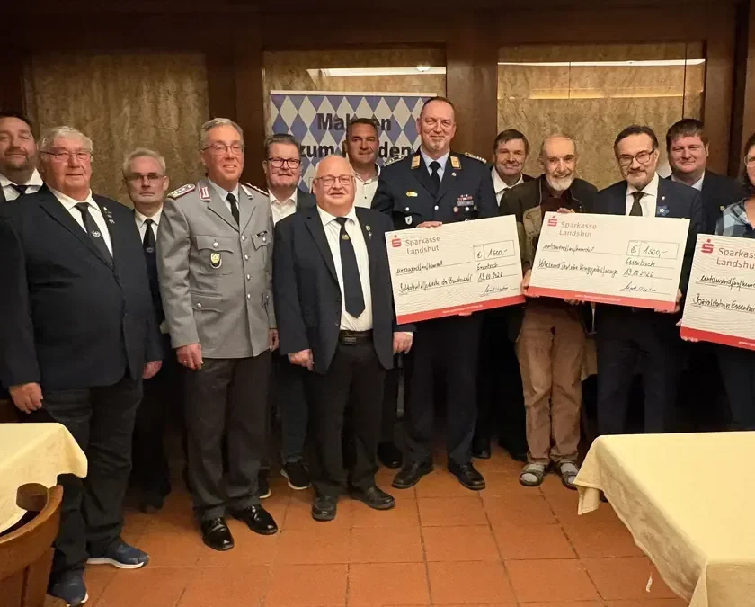 Kreiskrieger- und Soldatenverband Landshut übergibt Erlös des Benefizkonzerts