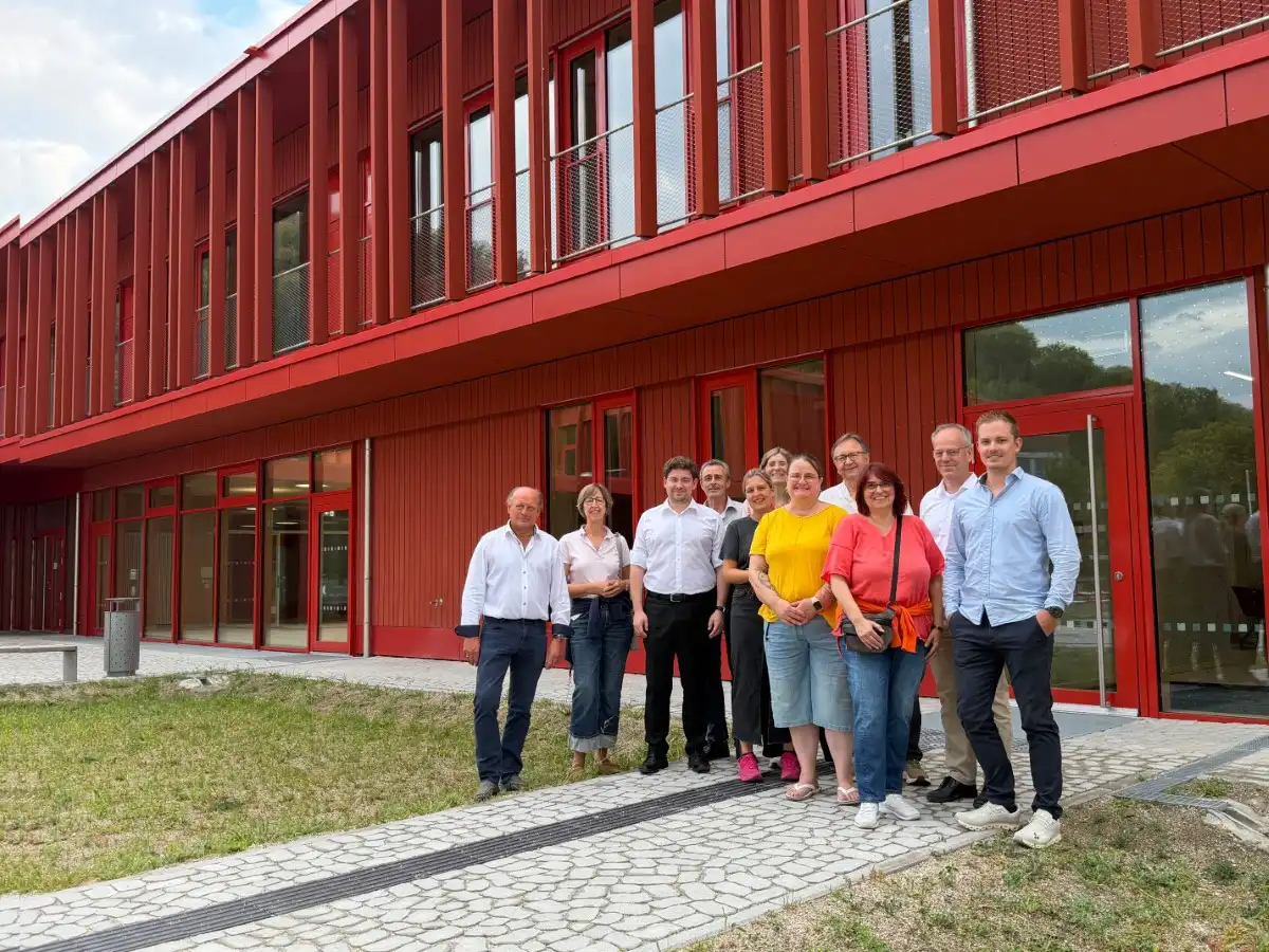OB UND STADTRAT BESUCHEN GRUNDSCHULE OST