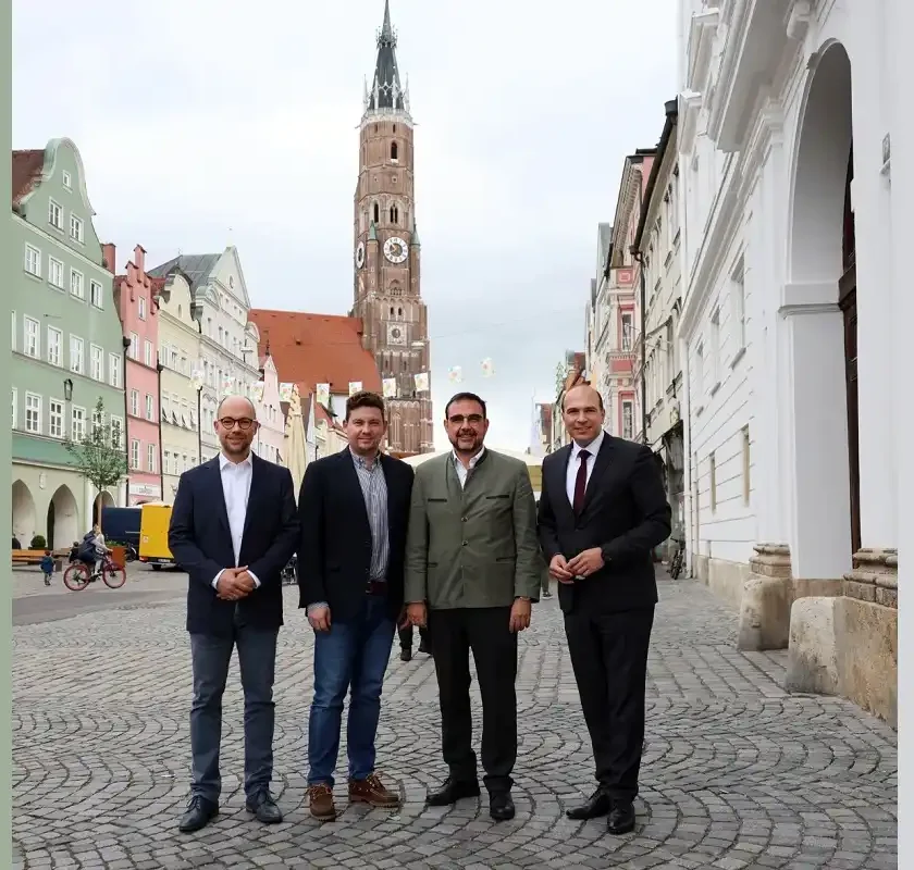 KLAUS HOLETSCHEK TAUSCHT SICH IM RATHAUS AUS