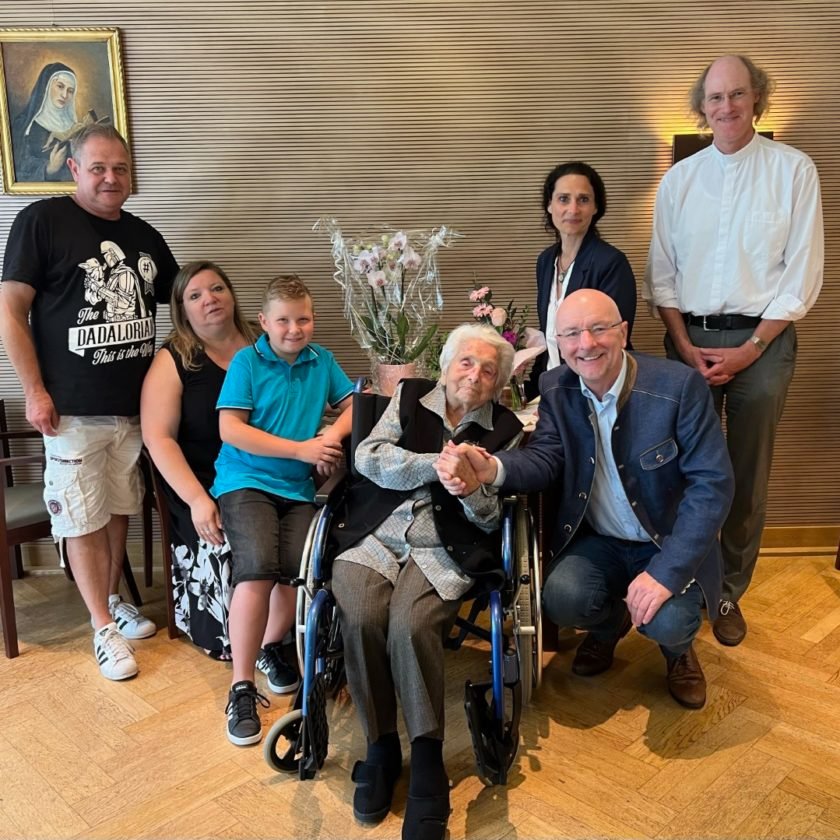 Franziska Oswald feiert 100. Geburtstag -