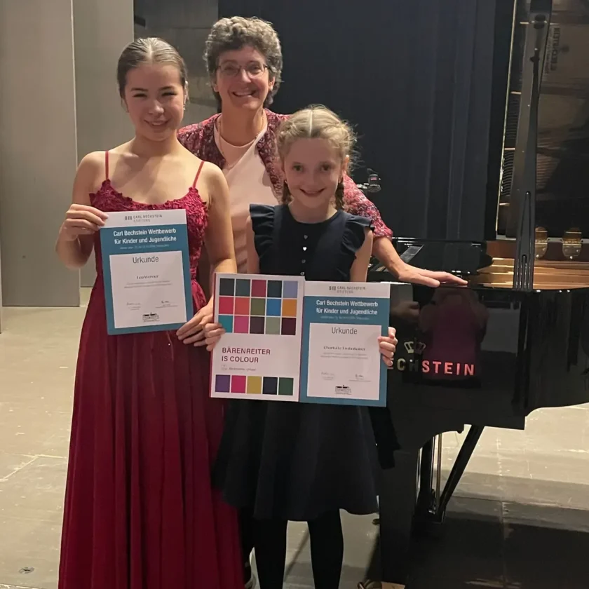 Musikschülerinnen beim Bechstein-Wettbewerb in Berlin