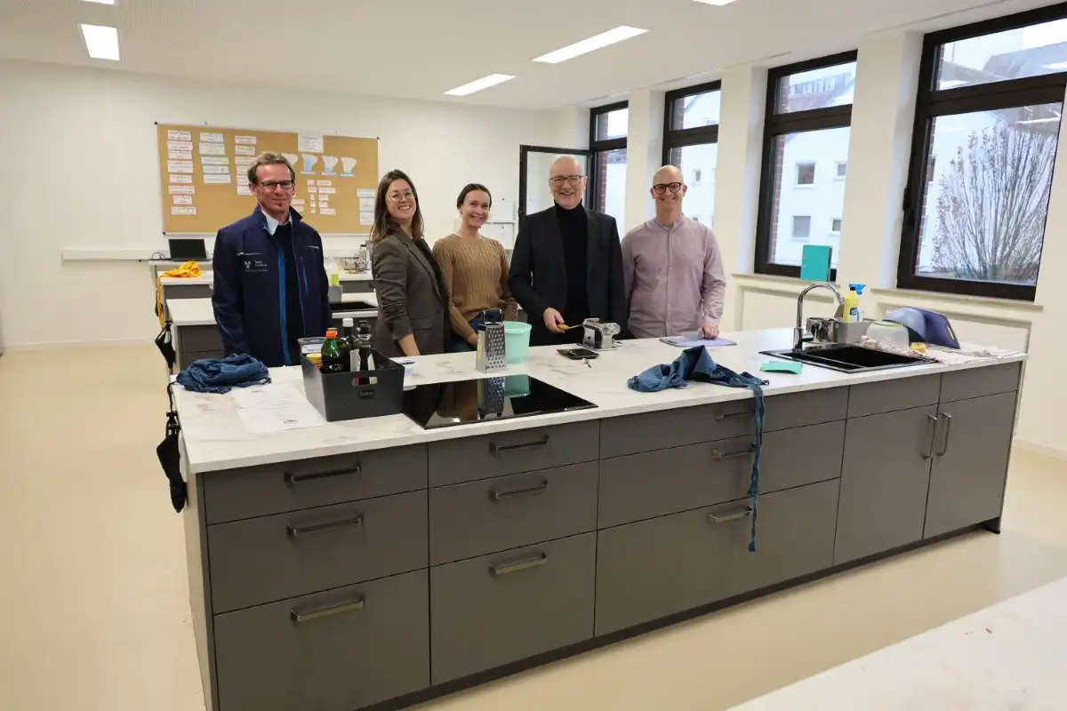 Neue Lehrküche und sanierte WC-Anlagen