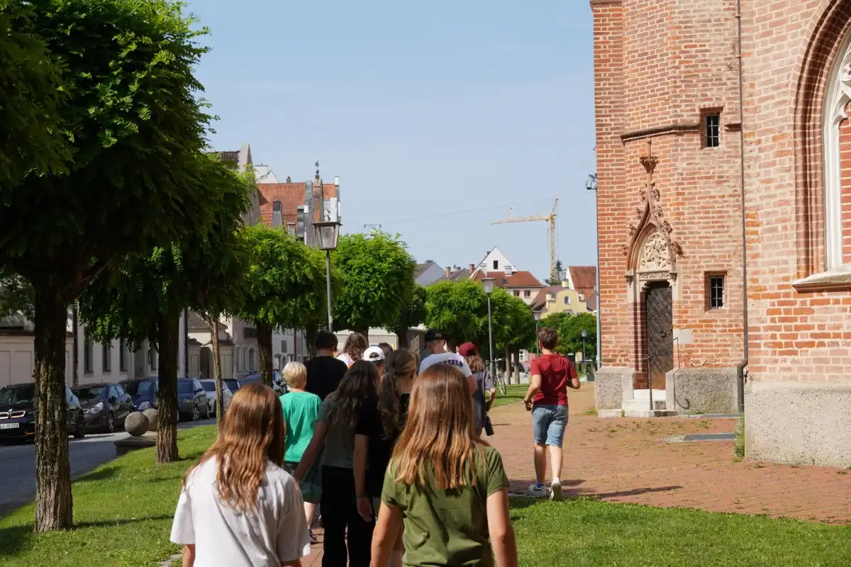 ERKUNDE DEINEN STADTTEIL