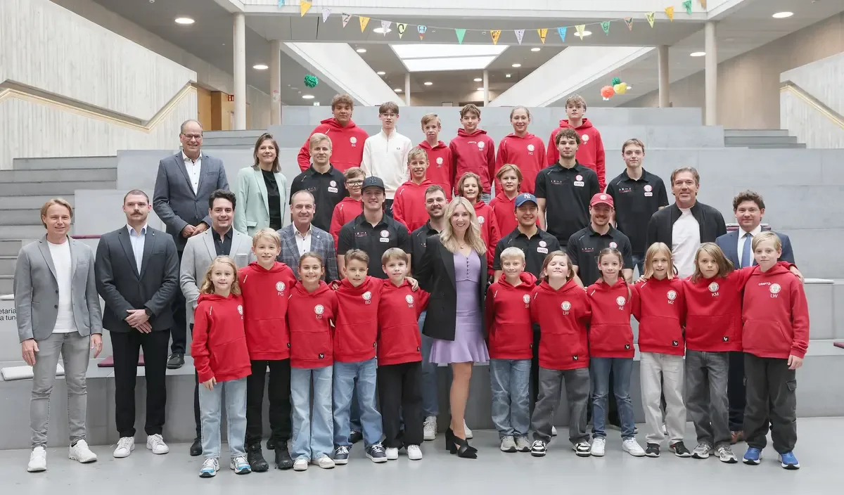 Staatsministerin Stolz besucht „Partnerschule des Wintersports“
