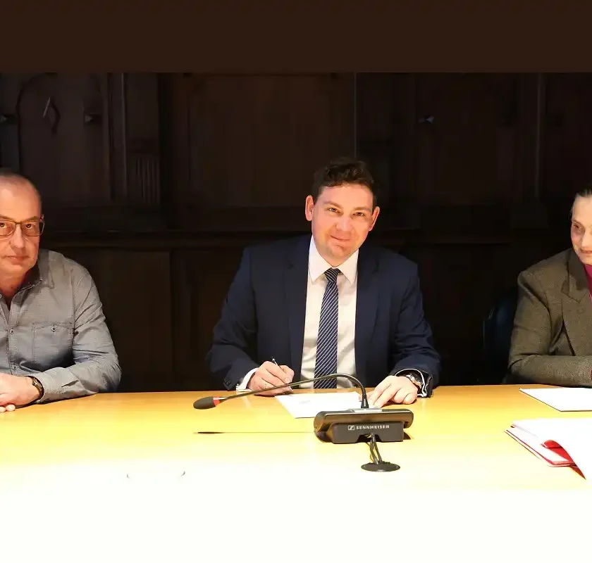 WAHLAUSSCHUSS BESTÄTIGT STICHWAHL-ERGEBNIS